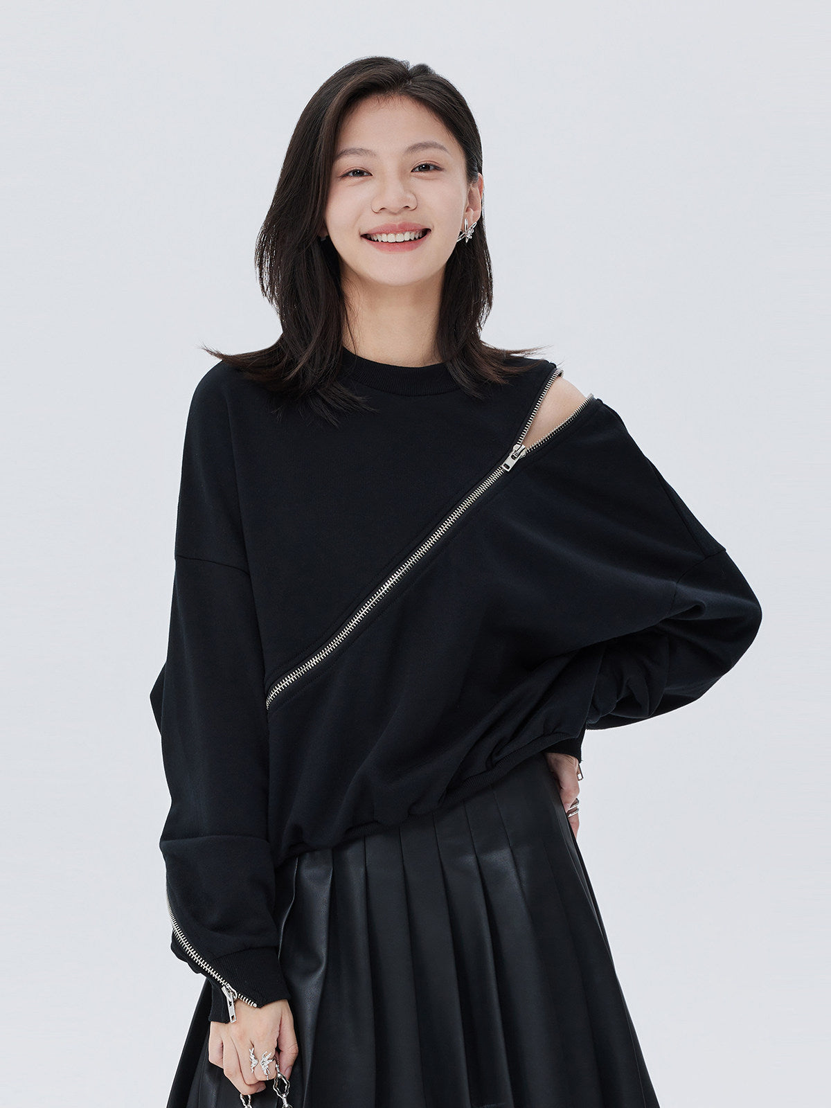 Diagonal Zip Design Long-Sleeve Top SHN0023