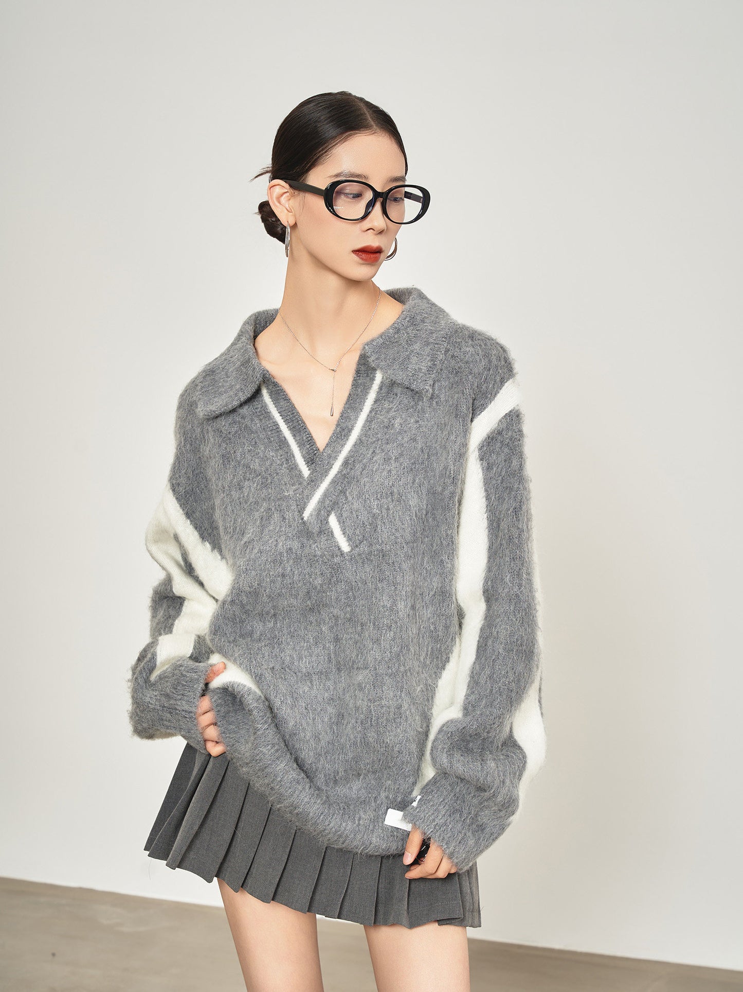 Shaggy V-Neck Knit Top / Pleated Mini Skirt SUY0031