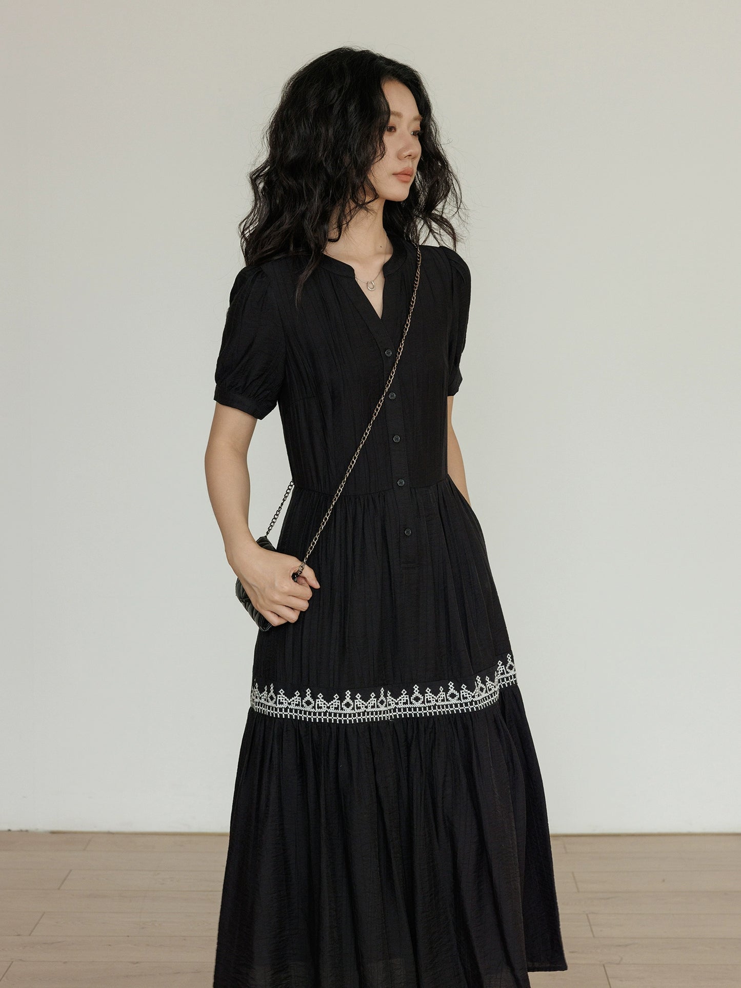 V-Neck Short Sleeved Black Dress VAS0095