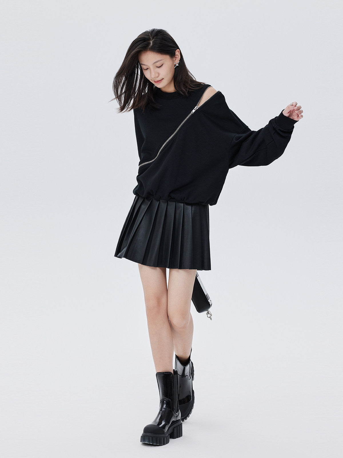 Diagonal Zip Design Long-Sleeve Top SHN0023