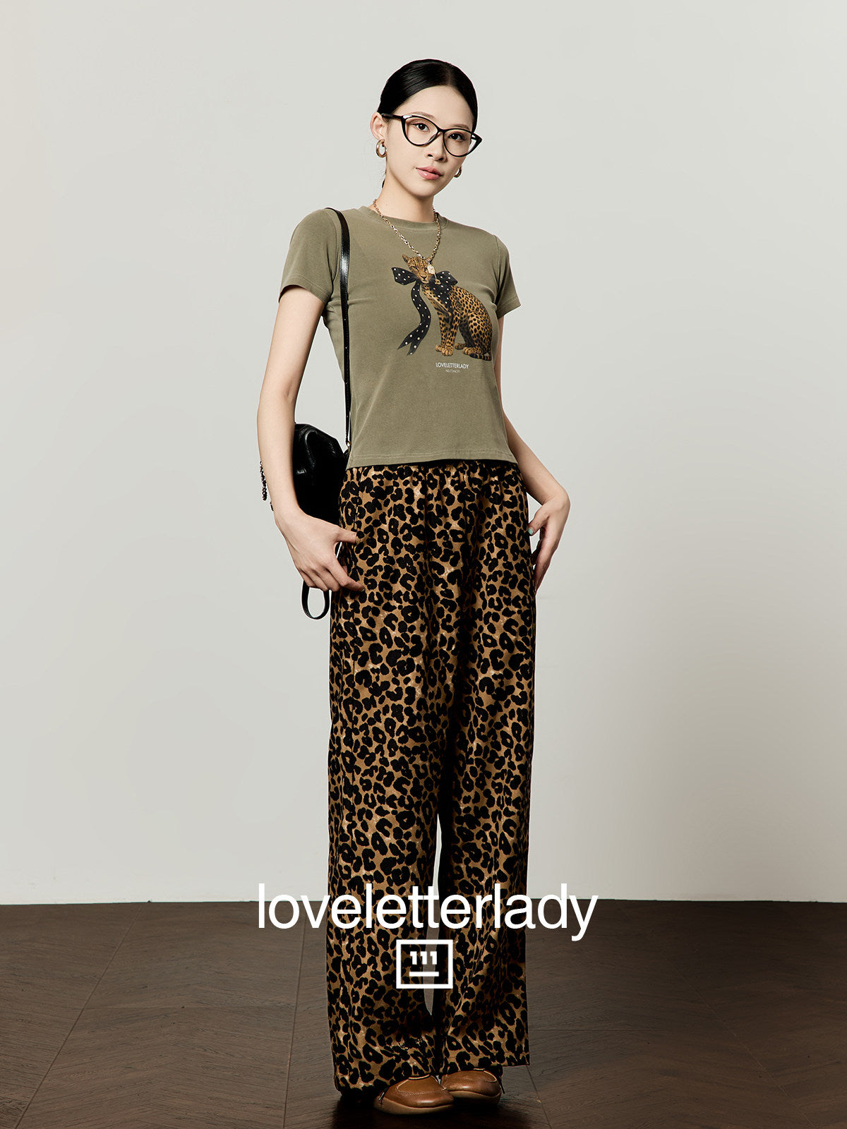Leopard Graphic Short-Sleeve Cropped T-Shirt / Leopard Long Pants LLA0659