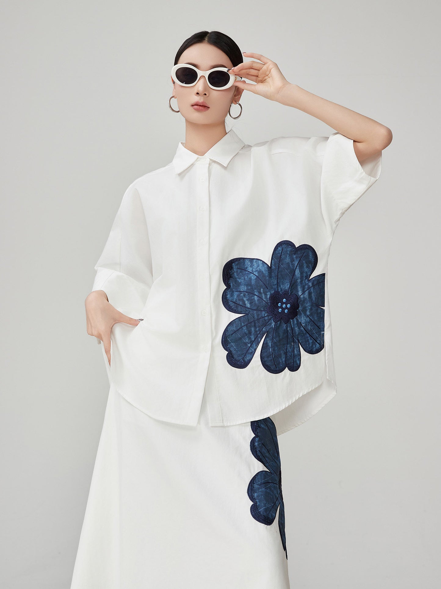 Appliqué Off-White Shirt / Half-Length Skirt FER0117