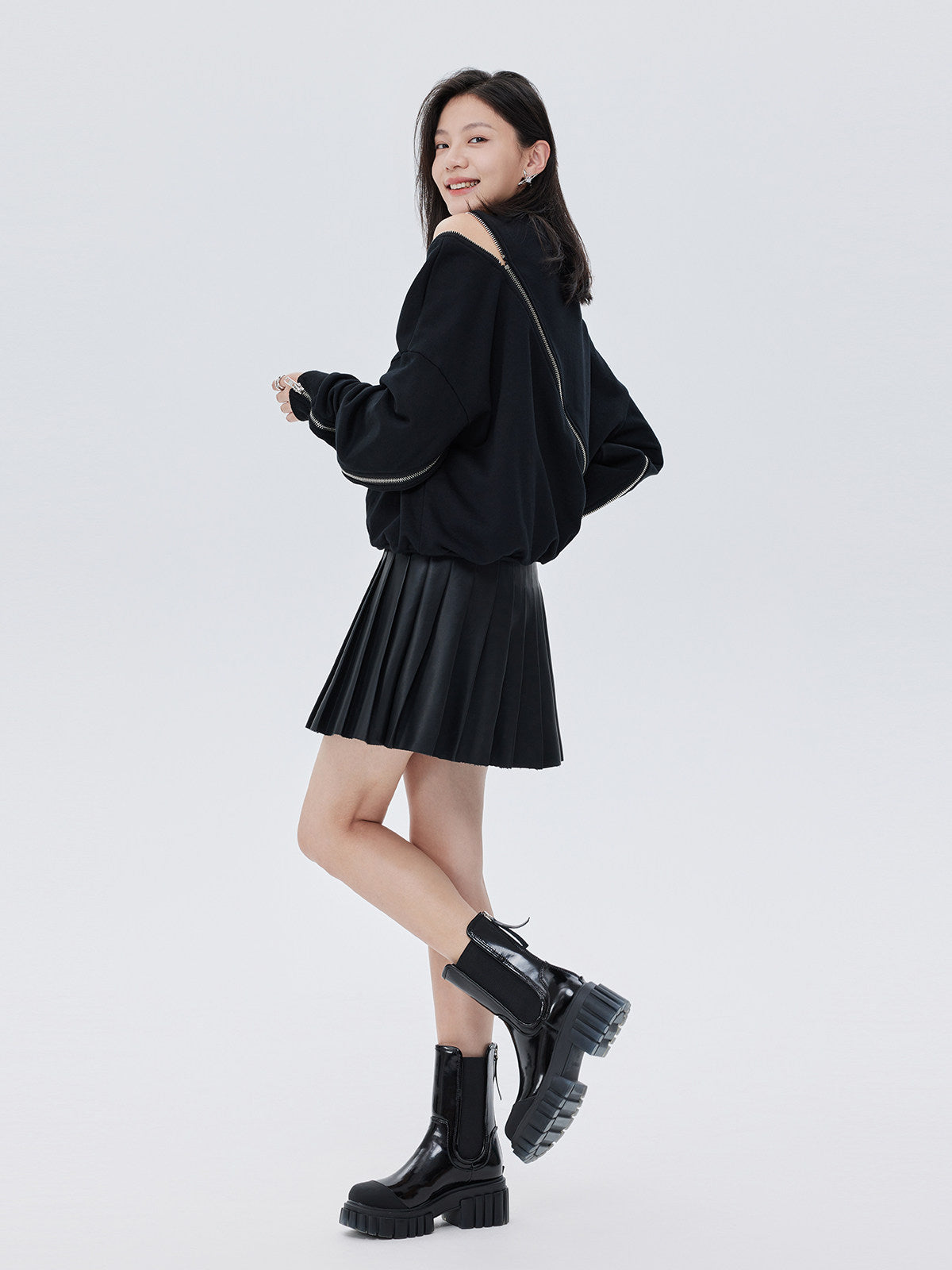 Diagonal Zip Design Long-Sleeve Top SHN0023