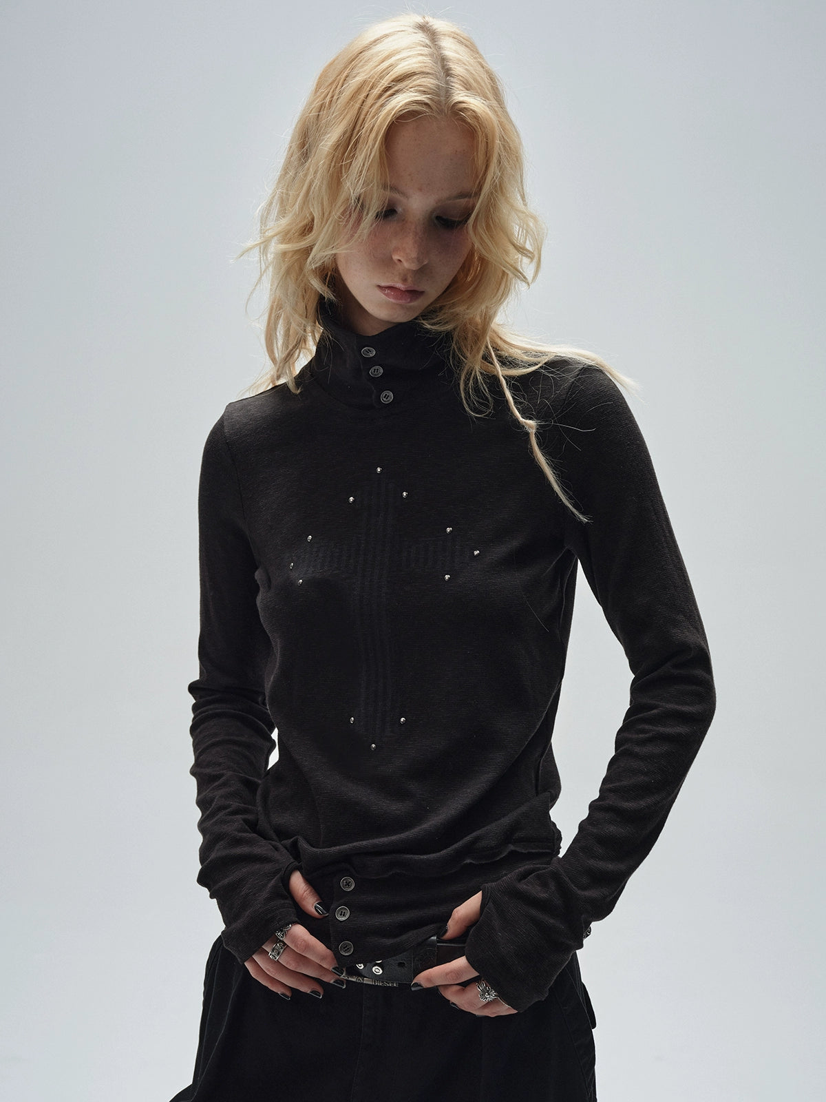 Turtleneck Finger Sleeve T-Shirt WAT0016