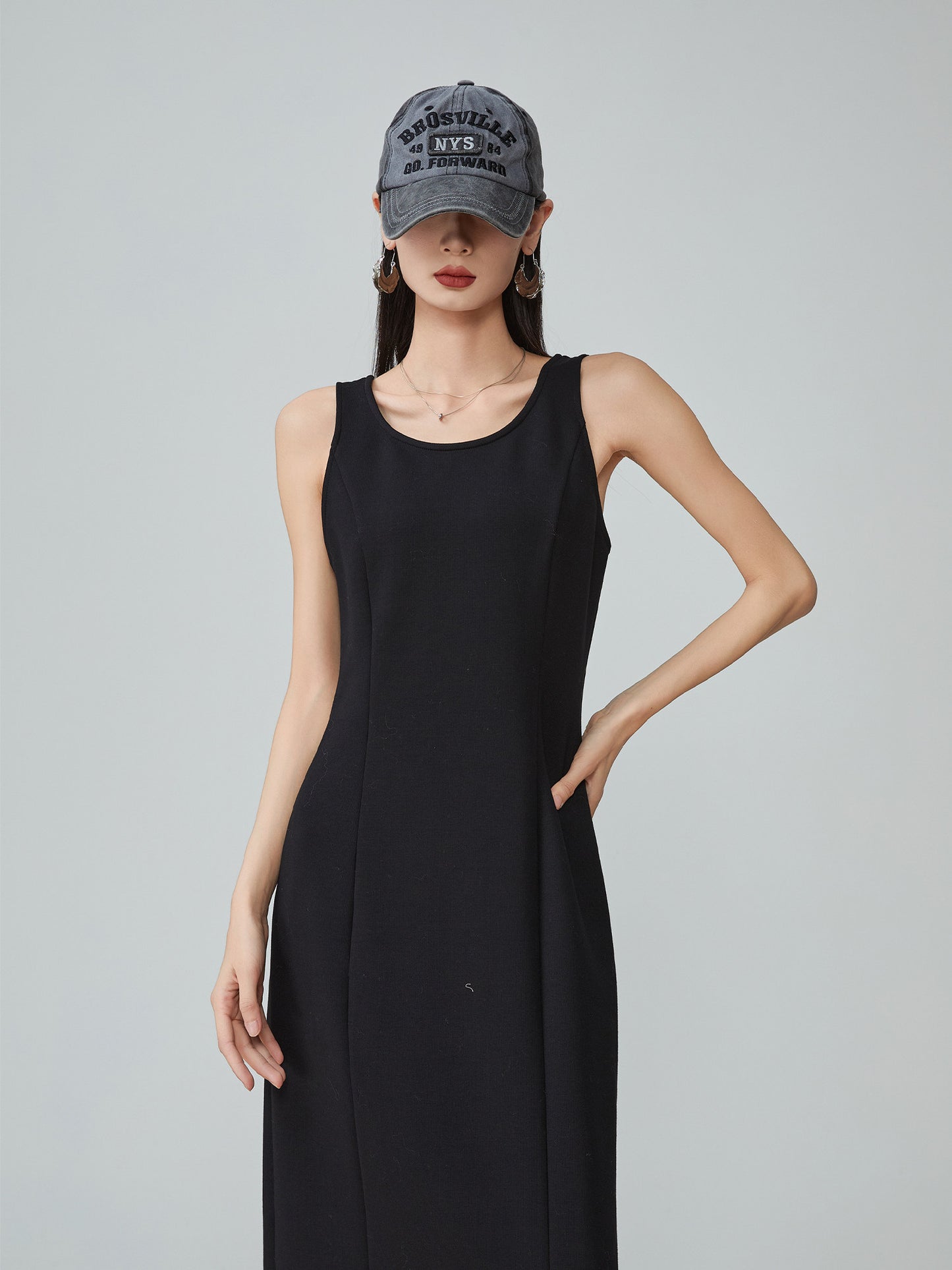 White Piping Half-Zip Top / Sleeveless Dress FER0297